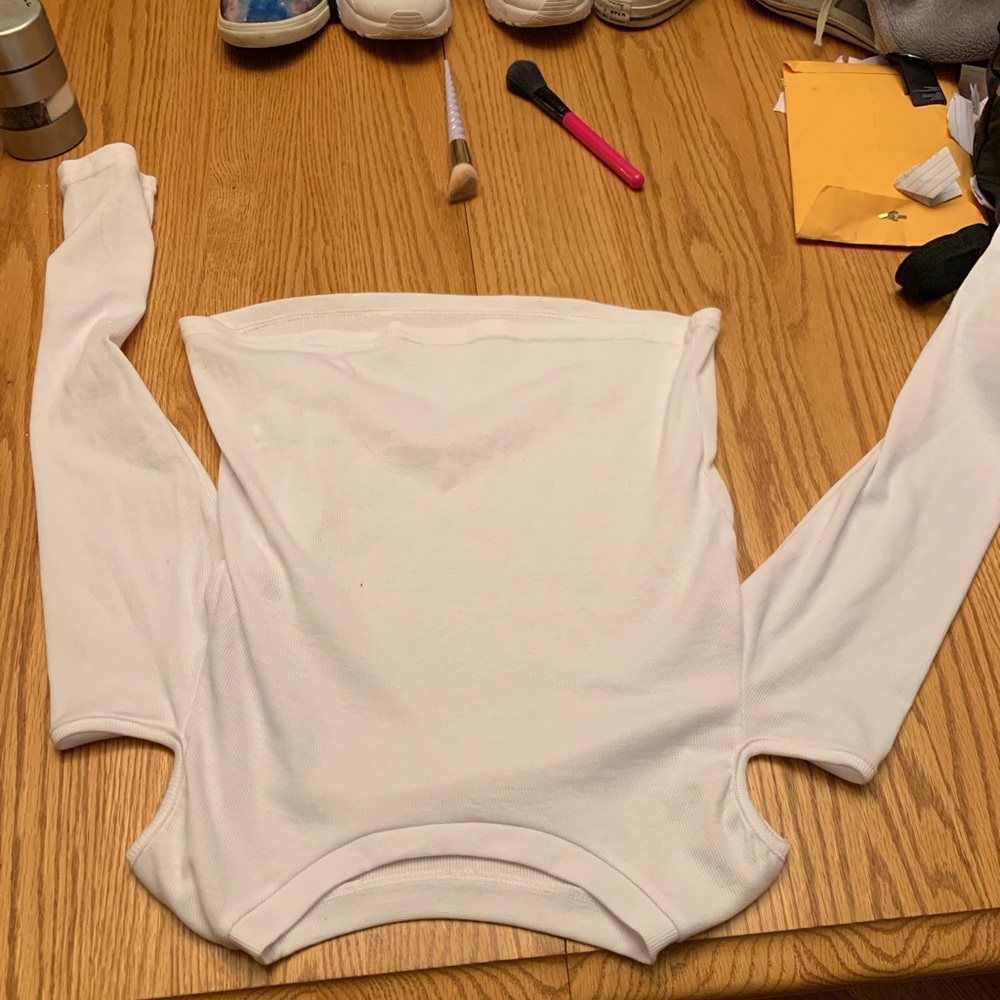 long sleeve cropped shirt